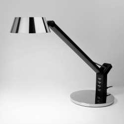 Настольный светодиодный светильник с сенсорным управлением и регулировкой цветовой температуры                      Eurosvet  80426/1 черный / серебро